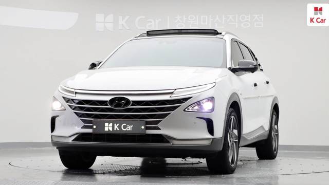 중고차 시장에서 감가로 가격 경쟁력이 높아진 수소차 현대 넥쏘가 평균 판매기간 16.9일을 기록하며 주요 차종 가운데 가장 빠르게 팔리는 모델로 나타났다. 케이카 제공