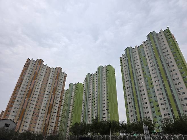 ▲ 경주 외동읍이 대규모 주거단지가 조성되면서 경주의 남부권 신도시로 급부상하고 있다. 사진은 (주)부영주택 아파트 전경. 황기환 기자