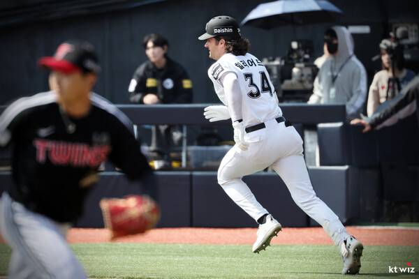 KT 새 외국인 타자 샘 힐리어드(사진=KT)