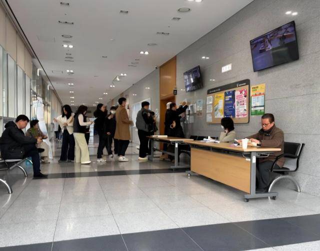 16일 서울 동부지방법원 101호 경매 법정. [사진=이은별 기자]