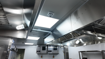 엘디티가 풀무원푸드앤컬처 위탁급식 조리시설에 구축한 AIoT 기반 조리실 화재안전 솔루션 '세이프메이트 키친'(Safemate Kitchen).