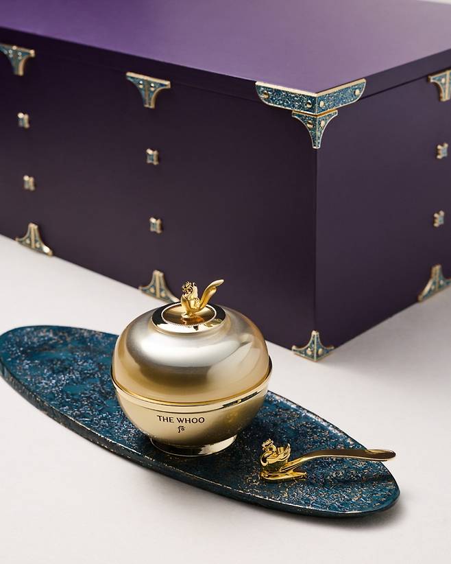 ▲LG생활건강의 '더후'와 옻칠 작가 김옥 씨가 협업한 '더후 환유 아트 헤리티지 에디션' 이미지.사진=LG생활건강