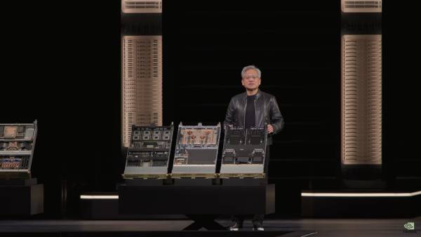 GTC 2026 기조연설 무대에 오른 젠슨 황 엔비디아 CEO / 엔비디아 영상 갈무리