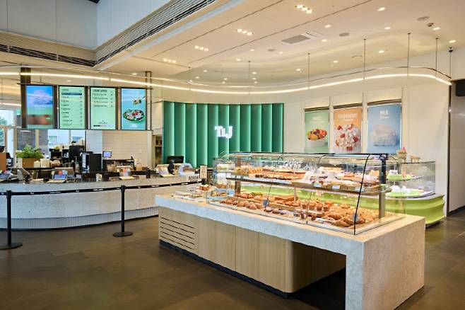 CJ푸드빌의 뚜레쥬르가 서울 중구에 위치한 '뚜레쥬르 본점'을 시그니처 스토어로 재정비했다. (사진=CJ푸드빌).