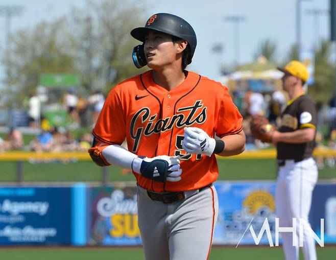 (샌프란시스코 이정후가 17일(한국시간) 샌디에이고를 상대로 스프링캠프 경기를 가졌다)