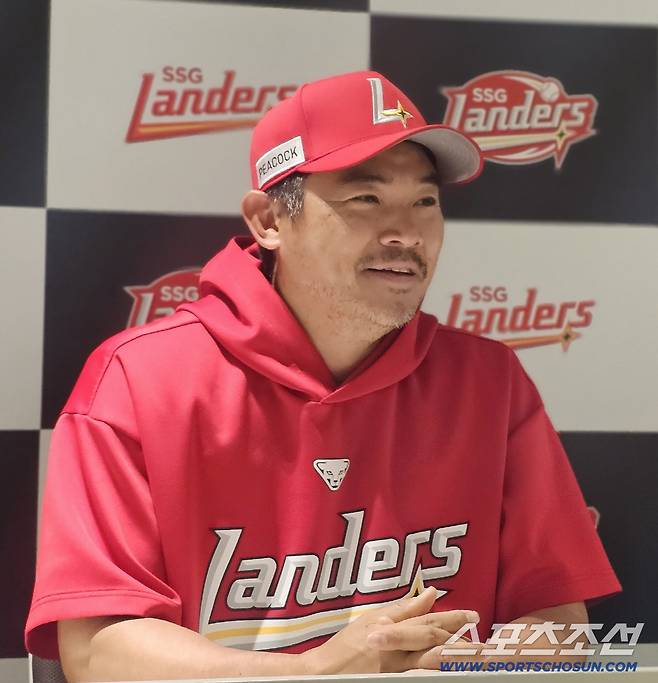 16일 귀국하자마자 랜더스필드를 찾은 노경은. 인천=스포츠조선 정현석 기자 hschung@sportschosun.com