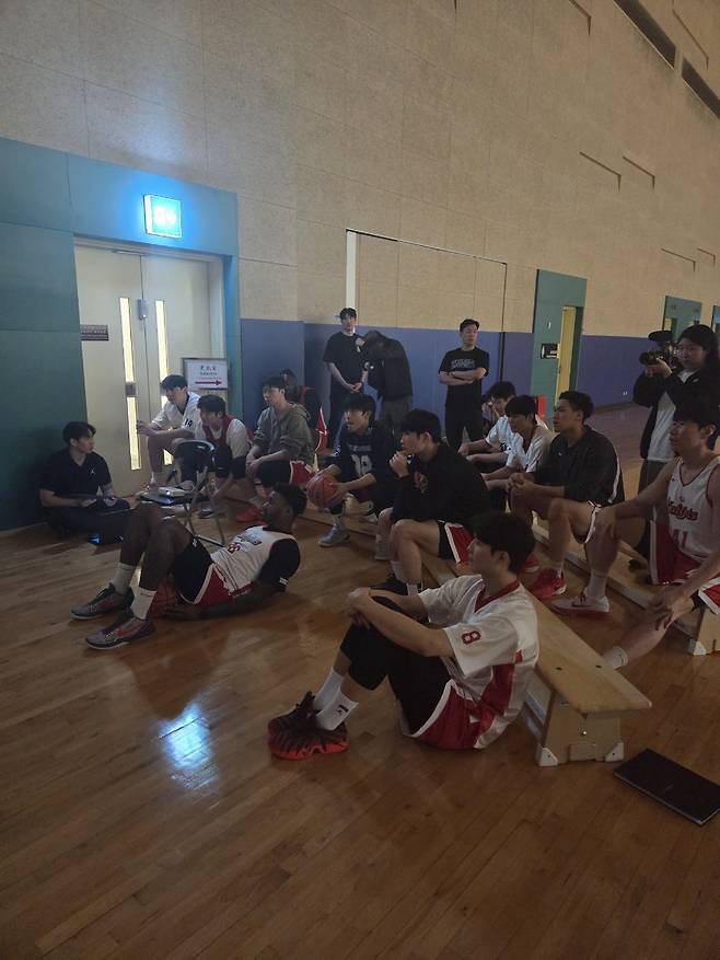 6강 타오위안전 주요 선수와 전술 분석 세션. 집중하는 SK 선수들. 마카오=류동혁 기자