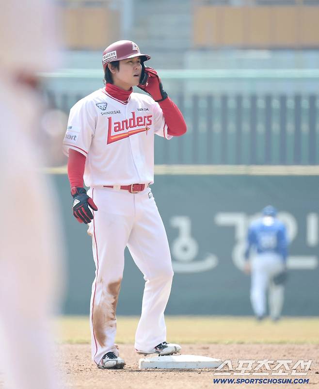 17일 인천 SSG랜더스필드에서 열린 KBO리그 SSG와 삼성의 경기. 2회 2루 도루 성공시킨 SSG 최정. 인천=송정헌 기자songs@sportschosun.com/2026.03.17/