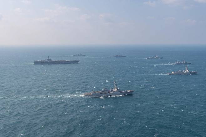 지난해 3월 한미 해군 및 일본 해상자위대 소속 함정들의 연합해상훈련 모습. 국방부 제공