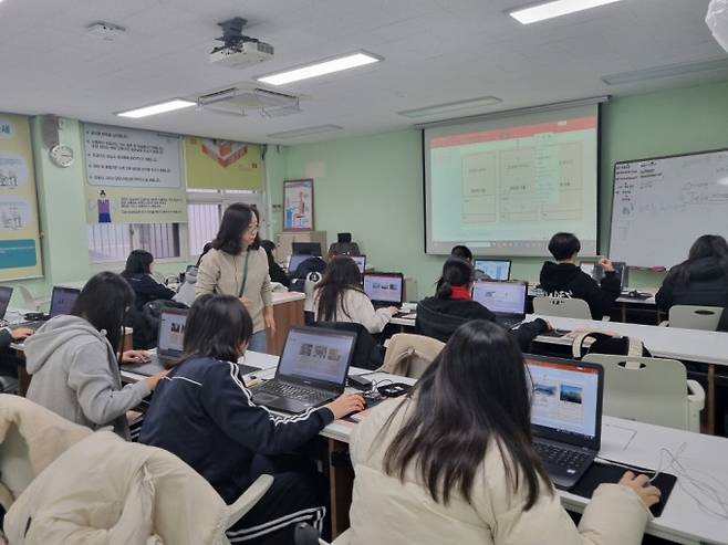 서울공고 수업 현장. &nbsp;동아사이언스 제공