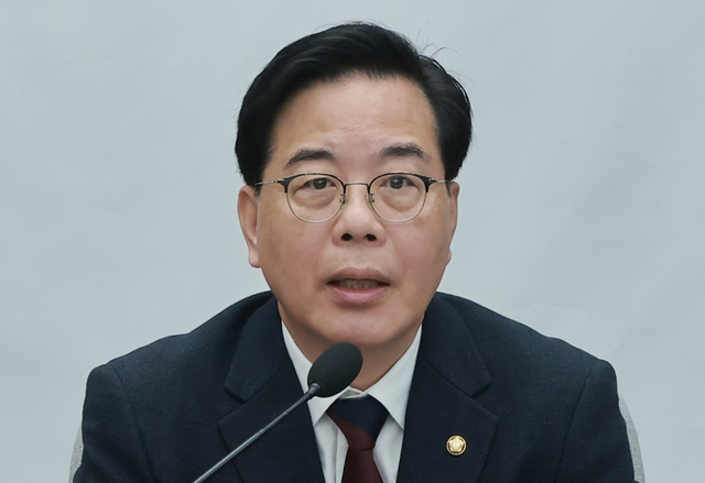 국민의힘 송언석 원내대표가 17일 국회에서 열린 원내대책회의에서 발언하고 있다. [연합뉴스]3