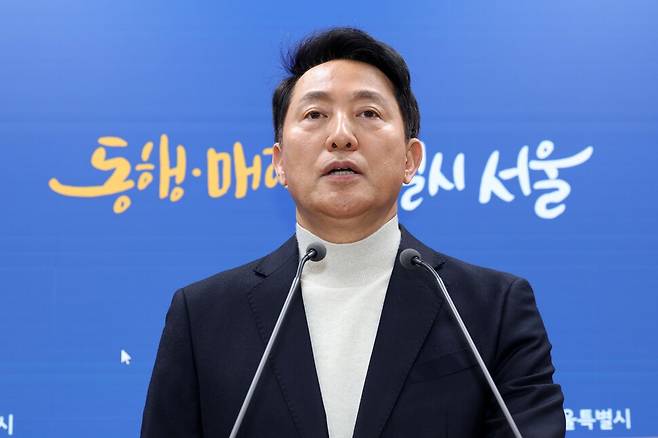 오세훈 서울시장이 17일 오후 서울 중구 서울시청에서 6·3 지방선거 서울시장 후보 등록을 하겠다고 밝히고 있다. 김영원 기자 forever@hani.co.kr