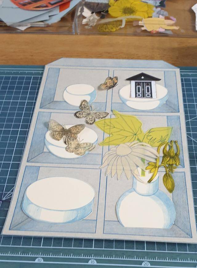 '마음 그릇'의 작업 기록. 전보라 작가는 5년에 걸쳐 종이를 오리고 붙인 콜라주 기법으로 첫 그림책을 완성했다. 전보라 제공