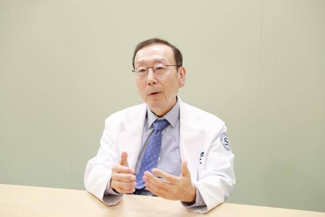 4일 서울 용산구 순천향대서울병원에서 만난 유경종 흉부외과 교수가 심장무정지 관상동맥 우회술에 대해 설명하고 있다. 순천향대서울병원 제공