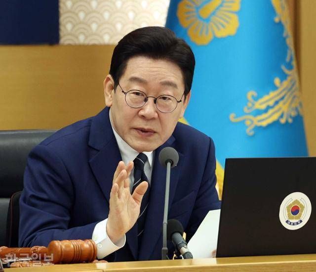 이재명 대통령이 17일 정부세종청사 국무회의실에서 열린 제10회 국무회의에서 모두발언을 하고 있다. 왕태석 선임기자