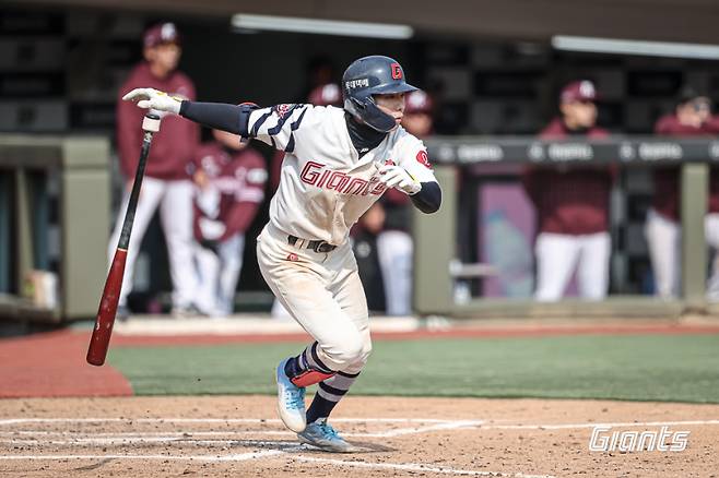 롯데 자이언츠 장두성이 17일 키움 히어로즈전에서 타격을 하고 있다. 사진=롯데 자이언츠