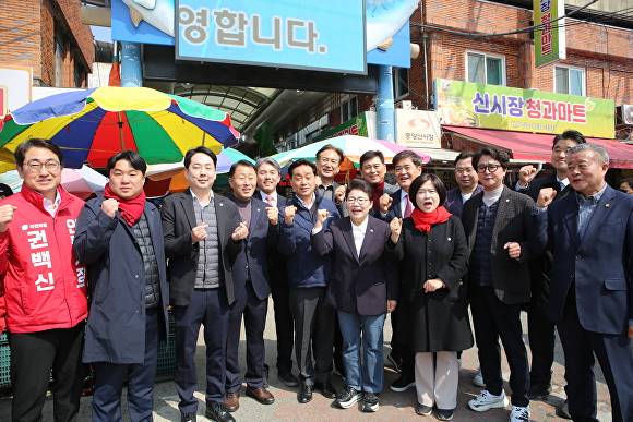 17일  임이자 의원이 의성, 안동, 영덕, 울진을 잇달아 방문하며 지역 현안 점검과 민심 행보를 이어가고 있다. [사진=임이자 의원실]