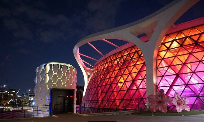 방탄소년단 컴백을 기념해 서울시는 서울 전역이 거대한 콘서트 무대가 된 듯한 분위기를 조성한다. 사진은 서울 강서구 서울식물원. [사진 서울시]