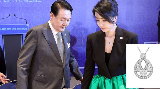 윤석열 대통령과 김건희 여사가 2022년 6월 29일(현지시간) 스페인 마드리드 시내 호텔에서 열린 동포 만찬간담회에 참석하고 있다. 대통령실사진기자단