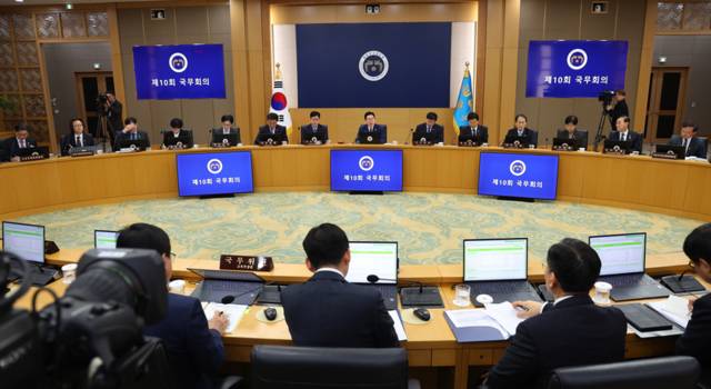 ▲ 이재명 대통령이 17일 정부세종청사에서 국무회의를 주재하고 있다. 연합뉴스