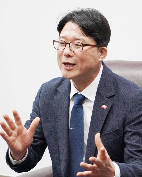 한쌍수 이니스트에스티 대표가 지난 11일 국회에서 국제신문과 인터뷰를 하고 있다.