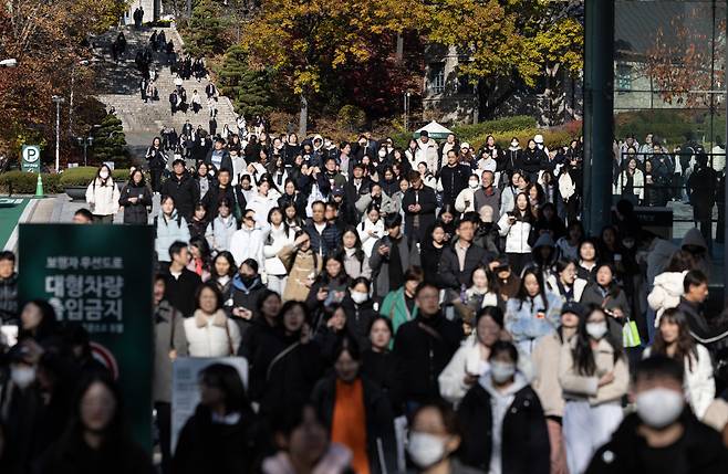 Students exit an exam venue at Ewha Womans University in Seodaemun District, western Seoul, in this image from 2024. [NEWS1]