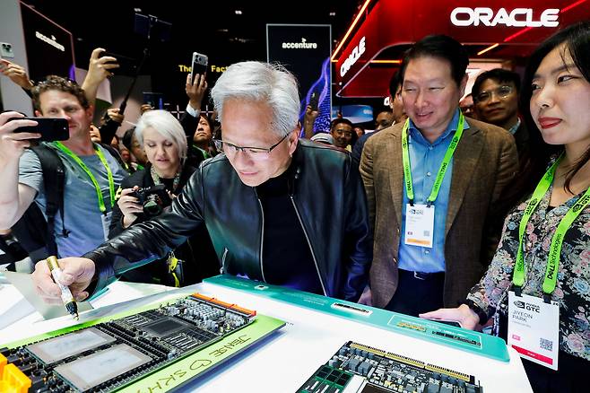 Nvidia CEO Jensen Huang and SK Group Chairman Chey Tae-won attend the Nvidia GTC global AI conference in San Jose, California, on March 16. [REUTERS/YONHAP]