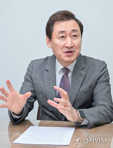 권남호 수원특례시 기독교총연합회 대표회장이 ‘2026 수원 부활절 대축제’에 대해 설명하고 있다. 윤원규 기자