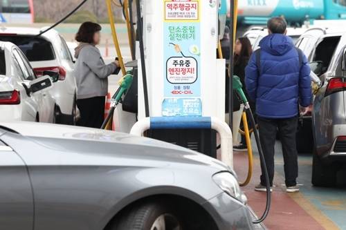 서울 시내 한 주유소 사진. [연합뉴스]