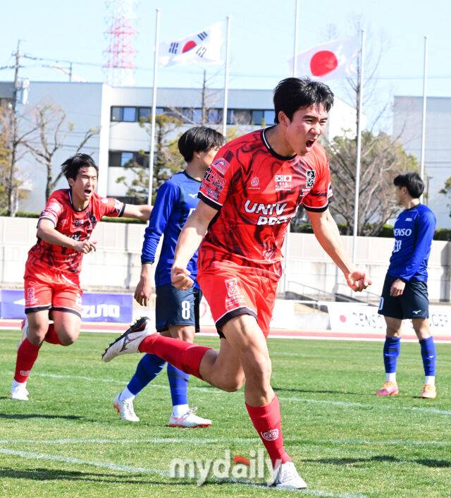 성예건(앞)이 후반전 동점골을 넣고 포효하고 있다 / 나고야(일본) = 유진형 기자 zolong@mydaily.co.kr