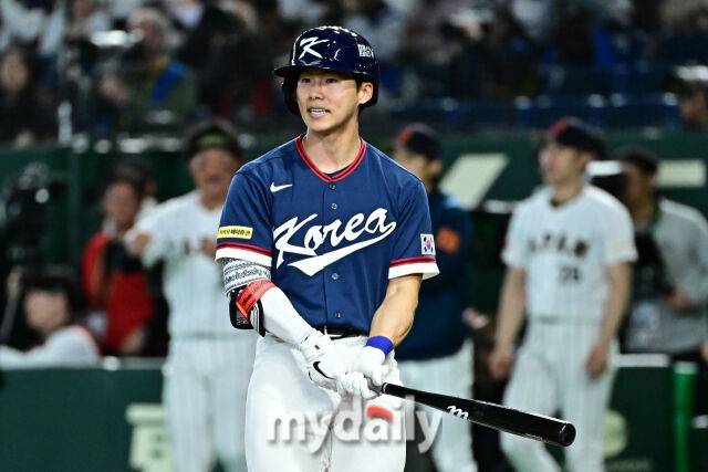 7일 일본 도쿄돔에서 열린 2026 월드 베이스볼 클래식(WBC) 조별리그 한국-일본 경기. 김혜성이 8회초 2사 만루에서 삼진을 당한 뒤 아쉬워하고 있다./마이데일리