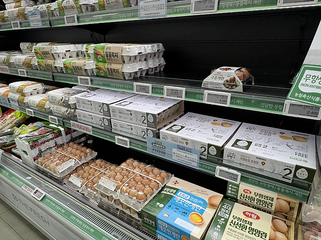지난 16일 오후 서울 서대문구 한 슈퍼마켓에 일부 계란 상품이 품절됐다. 강승연 기자