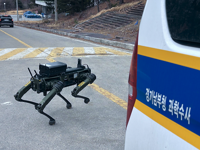 AWS 유니콘데이 2026에서 데모 부스를 선보인 팀그릿의 로봇개 [AWS 제공]