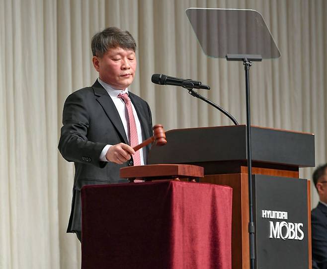 [서울=뉴시스= 이규석 현대모비스 사장이 17일 오전 서울 강남구 GS타워 1층 아모리스홀에서 열린 정기 주주총회를 진행하고 있다. (사진=현대모비스 제공) 2026.3.17. photo@newsis.com *재판매 및 DB 금지