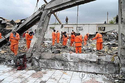 파키스탄 공습에 폐허가 된 아프간 병원 [카불 AFP=연합뉴스 자료사진 제공]