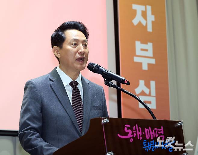 오세훈 서울시장이 11일 서울시청에서 열린 '2026년 서울시 유공납세자 표창장 수여식' 에 참석해 인사말 하고 있다. 황진환 기자