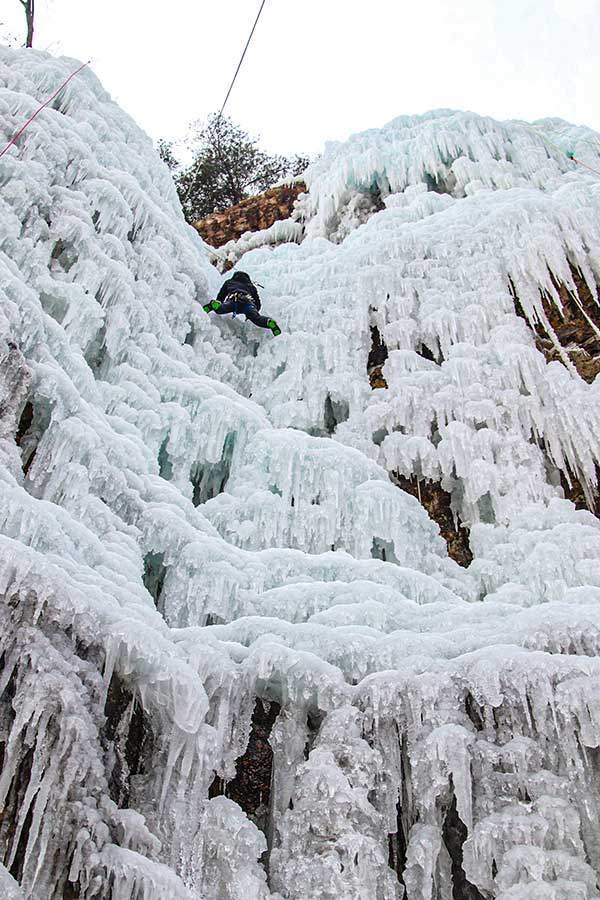 호오스테이 빙벽을 오르는 필자.