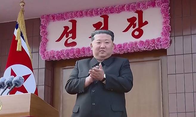 북한 조선중앙TV는 지난 16일 “김정은 국무위원장이 15일 최고인민회의 대의원선거(남한 총선 격)가 실시된 평안남도 천성청년탄광을 찾아 투표했다”고 보도했다.&nbsp;조선중앙TV·뉴시스