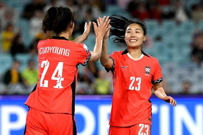 한국여자축구대표팀 강채림(오른쪽).AFP  연합뉴스