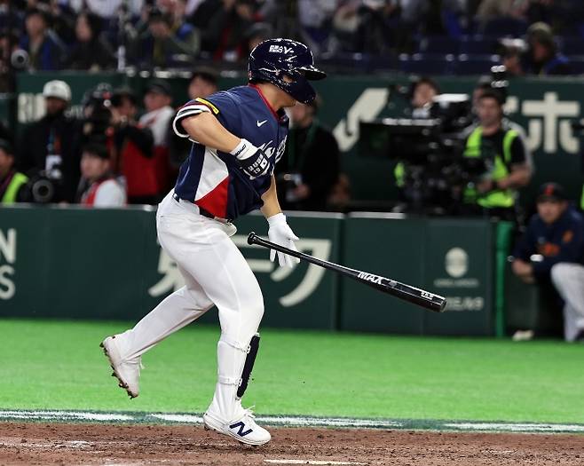 문현빈이 7일 일본 도쿄돔에서 열린 2026 월드베이스볼클래식(WBC) 본선 1라운드 일본전에서 8회말 2사 1, 2루에서 대타로 나와 볼넷을 얻어내고 있다. 2026.3.7 도쿄 뉴스1