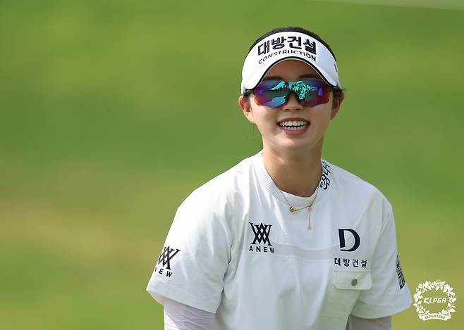 임진영이 리쥬란 챔피언십 최종 라운드 마지막 홀을 마치고 환하게 웃고 있다. 사진 제공=KLPGA