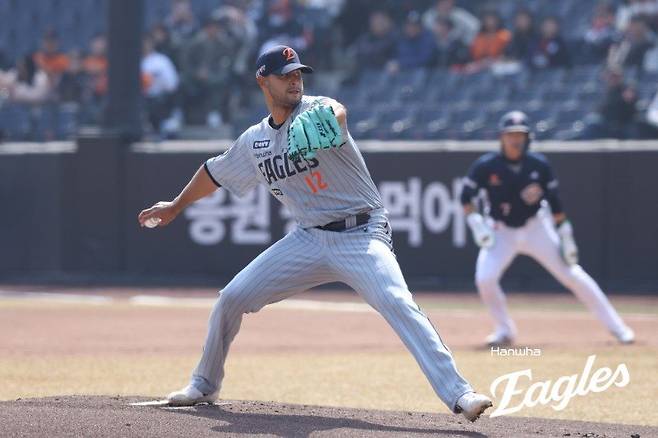 한화 윌켈 에르난데스가 16일 대전한화생명볼파크서 열린 두산과 시범경기서 역투하고 있다. 사진제공｜한화 이글스