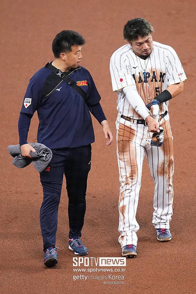 ▲ 스즈키 세이야는 지난 15일(한국시간) 월드베이스볼클래식 베네수엘라와 8강전에서 부상으로 교체됐다. 1회 2루 도루를 시도하다가 헤드퍼스트를 시도한 것이 문제가 됐다.