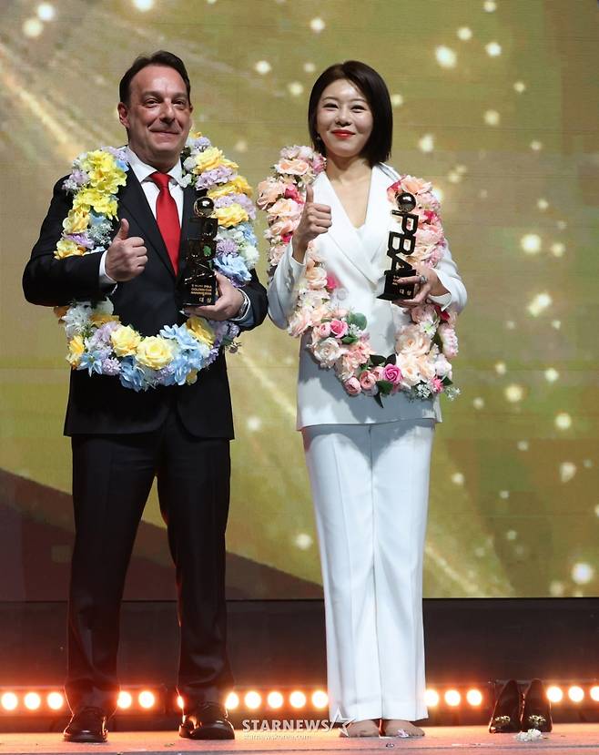 [포토] 구두 벗은 김가영, 여제의 매너