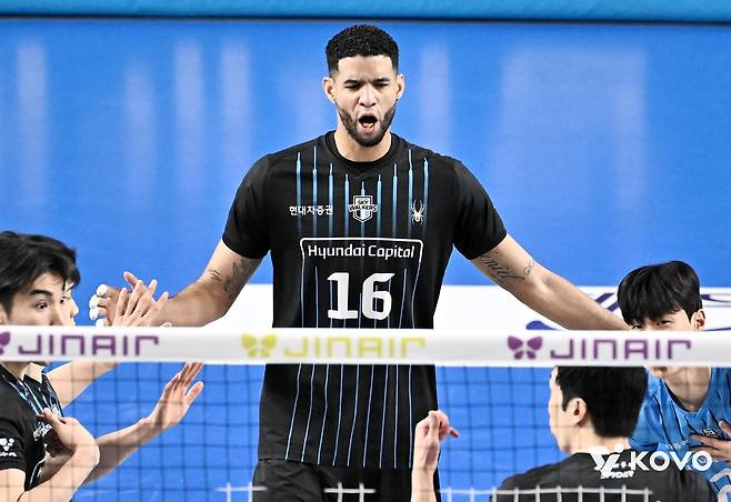 현대캐피탈의 외국인 주포 레오(중앙) [한국배구연맹 제공. 재판매 및 DB 금지]