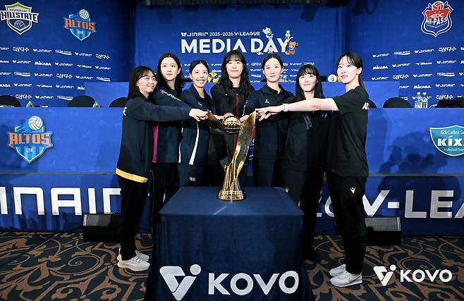 프로배구 2025-2026 V리그 미디어데이에 참석한 여자 선수들  [한국배구연맹 제공. 재판매 및 DB 금지]