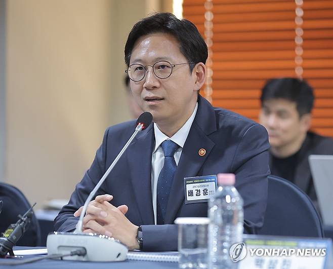 AI 반도체 기업 대표 간담회, 인사말하는 배경훈 부총리 (서울=연합뉴스) 류영석 기자 = 배경훈 부총리 겸 과학기술정보통신부 장관이 17일 서울 중구 프레스센터에서 열린 국민성장펀드 'K-엔비디아 프로젝트' 민관 합동 간담회에서 인사말을 하고 있다. 2026.3.17 ondol@yna.co.kr