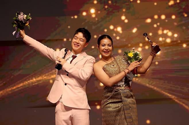 베스트 드레서 주인공 김영원(왼쪽)과 스롱 피아비 [PBA 제공. 재판매 및 DB 금지]