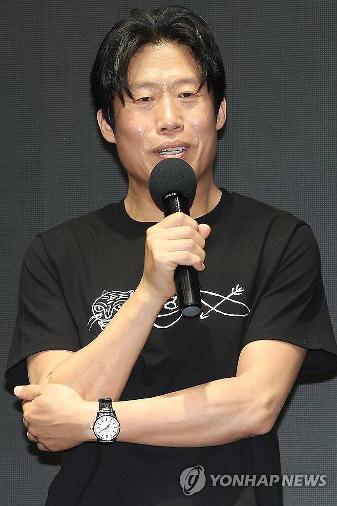 감사 인사말하는 유해진 (서울=연합뉴스) 강민지 기자 = 배우 유해진이 17일 서울 강남구 메가박스 코엑스에서 열린 영화 '왕과 사는 남자' 흥행 감사 무대인사에서 관객을 향해 인사말을 하고 있다. 2026.3.17 mjkang@yna.co.kr