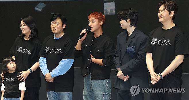 '왕사남' 흥행 감사 인사말하는 박지훈 (서울=연합뉴스) 강민지 기자 = 배우 박지훈이 17일 서울 강남구 메가박스 코엑스에서 열린 영화 '왕과 사는 남자' 흥행 감사 무대인사에서 관객을 향해 인사말을 하고 있다. 2026.3.17 mjkang@yna.co.kr